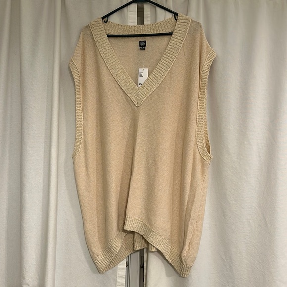 Urban Outfitters Sweaters - Urban Outfitters oversized crème vest. Size M/L.